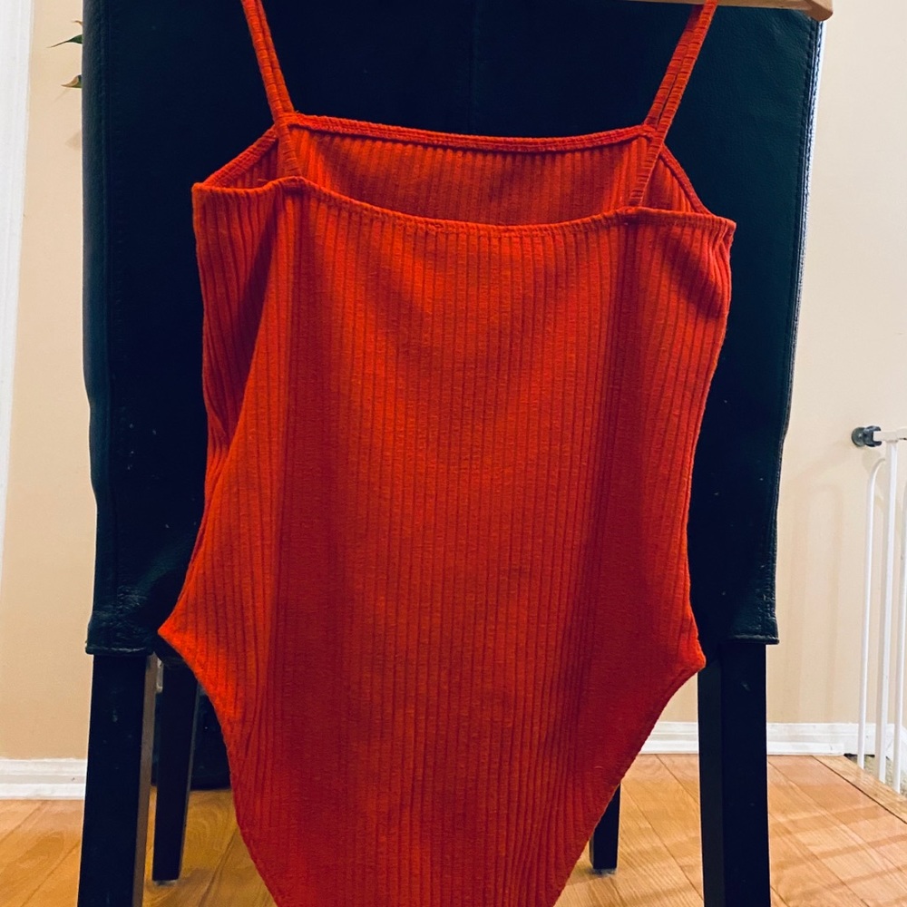 Topshop women's red Bodysuit
Size US 8 - Picture 6 of 16